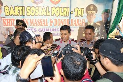 BAKTI SOSIAL POLRI-TNI KHITANAN MASSAL DAN DONOR DARAH POLRES GUNUNGKIDUL