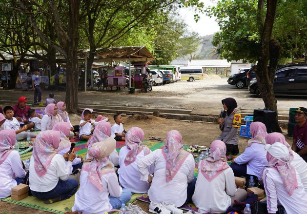 Mempererat kekeluargaan dengan Bersih pantai*