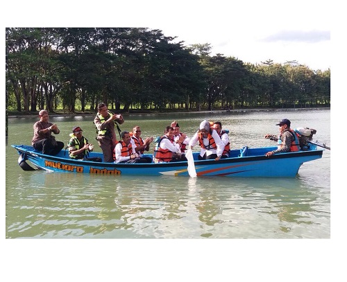 BUPATI TEBAR IKAN DI TLOGO JONGE PACAREJO SEMANU