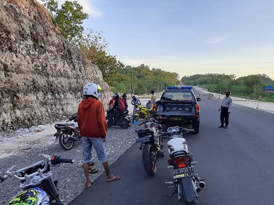 POLSEK RONGKOP PATROLI DI JJLS CEGAH BALAP LIAR.