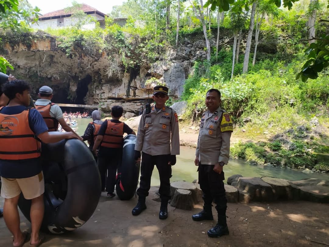 Patroli Kamtibmas di Obyek Wisata Goa Pindul Jelang Liburan Natal dan Tahun Baru