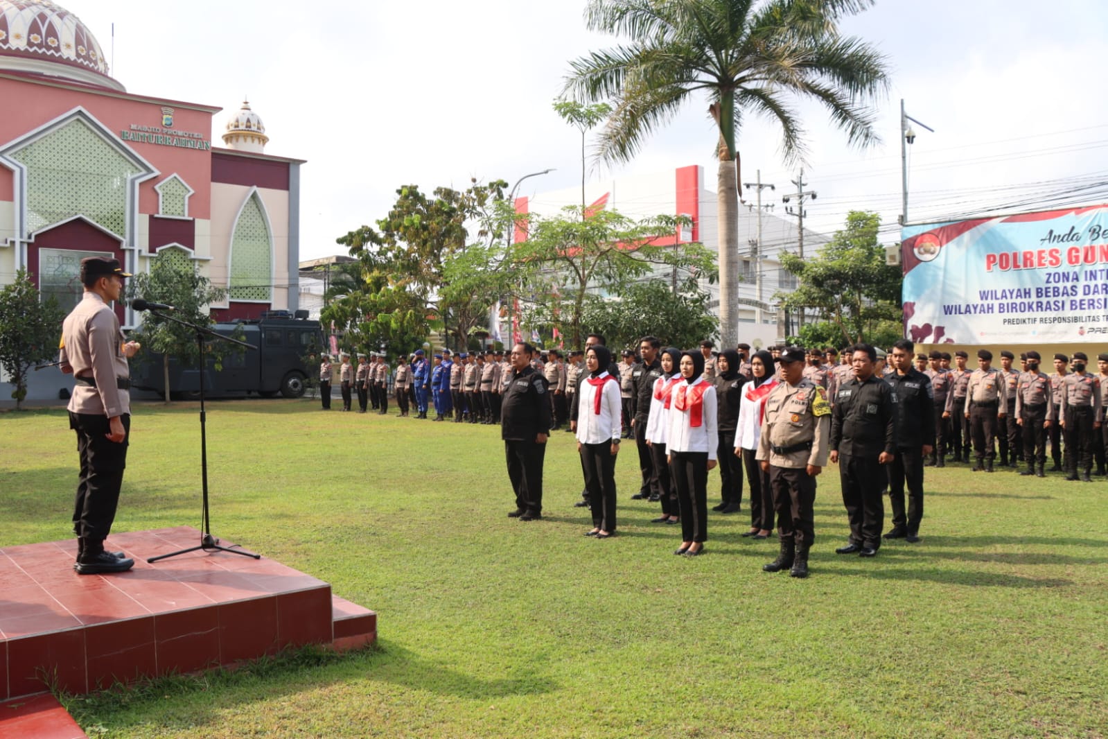 Pemberian Reward Personil Polres Gunungkidul yang Berprestasi