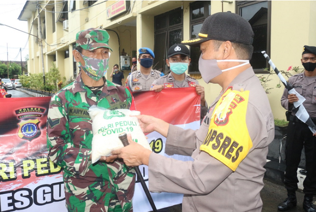  BAKTI SOSIAL 500 PAKET SEMBAKO POLRES GUNUNGKIDUL PEDULI COVID-19