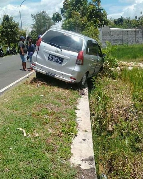 PENGEMUDI KBM XENIA MENINGGAL MENDADAK DALAM KENDARAAN YG DIKEMUDIKAN