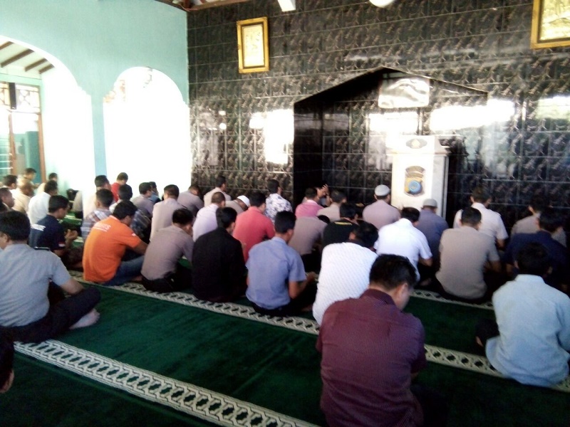 SHOLAT DZUHUR BERJAMAAH POLRES GUNUNGKIDUL