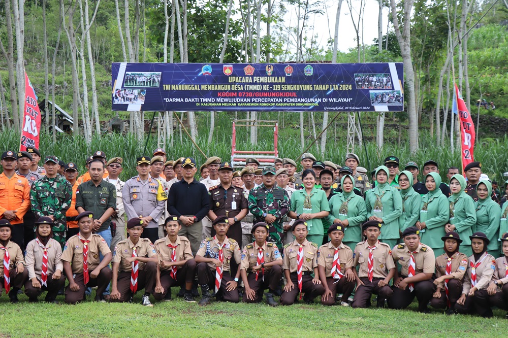 Kapolres Gunungkidul menghadiri Upacara Pembukaan TNI Manunggal Membangun Desa (TMMD ) Ke-119