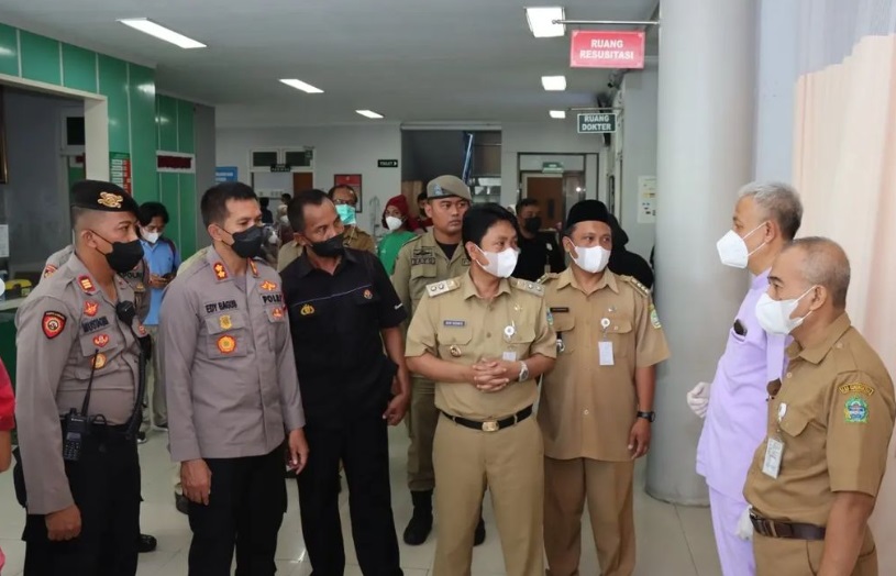 KAPOLRES GUNUNGKIDUL MEMBERIKAN DUKUNGAN MENTAL KEPADA KORBAN SD MUHAMMADIYAH BOGOR YANG ATAPNYA RUBUH