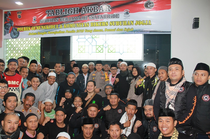 KOMUNITAS BIKER SUBUHAN JOGJA SHOLAT SUBUH DI POLRES GUNUNGKIDUL