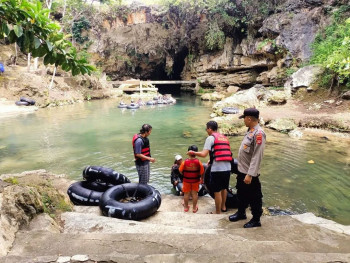 Antisipasi Lonjakan Wisatawan Libur Panjang, Kapolsek Karangmojo Pantau Goa Pindul