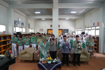 Murid SMP Islam Al Azhar 38 Wonosari Belajar Kepemimpinan dan Manajemen Diri Bersama Kapolres Gunungkidul dan Alumni