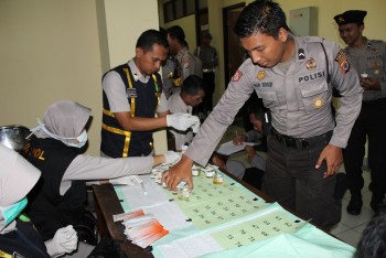 Puluhan Polisi Jalani Test Urine