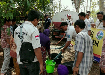 SATRESNARKOBA POLRES GUNUNGKIDUL DROPING AIR BERSIH