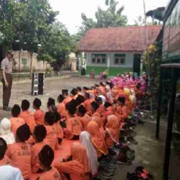 ANTISIPASI NARKOBA,POLSEK SEMIN SAMBANG PESANTREN