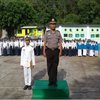 PEMBINA UPACARA RUTIN DI SEKOLAH