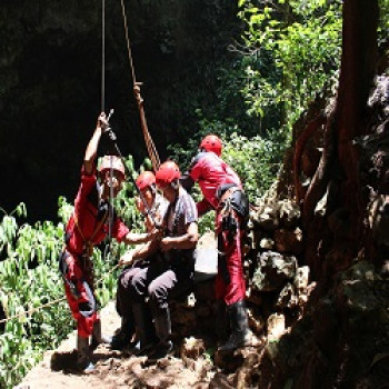 ANGGOTA POLRES GUNUNGKIDUL CAVING BARENG