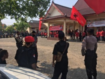 SAT SABHARA AMANKAN KEGIATAN  RAPAT DPC PDI GUNUNGKIDUL 